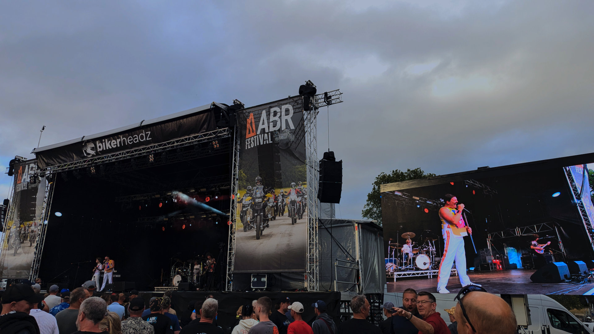Mercury on the Bikerheadz Stage